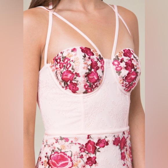 BEBE Maddie Lace Embroidered Midi Dress - Picture 2 of 11